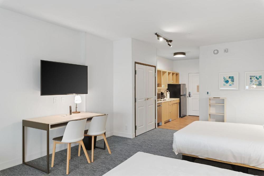 Large Studio with Two Queen Beds interior